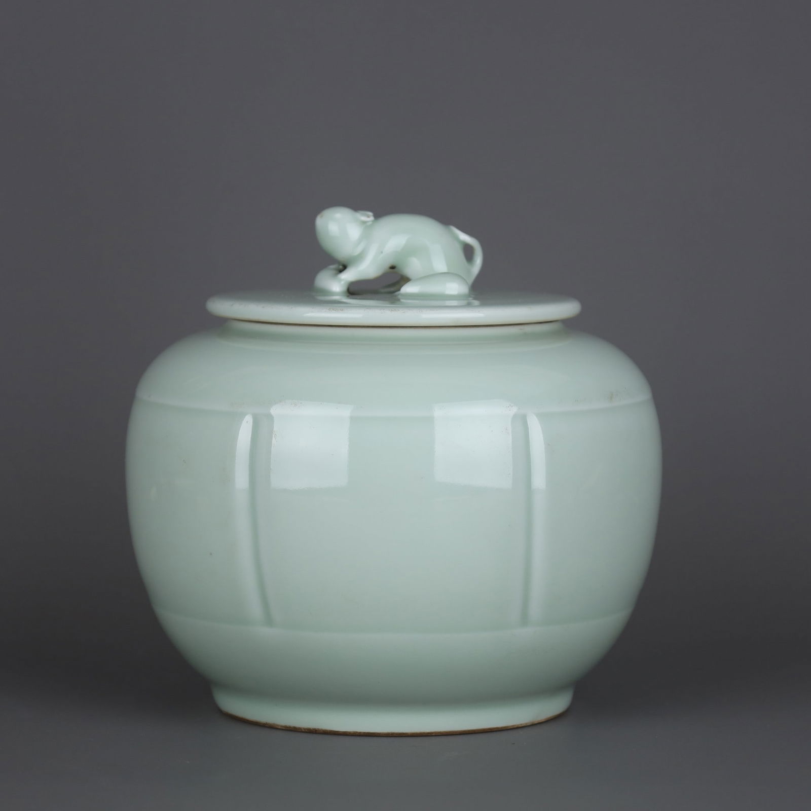 A Exquisite Pea-Green Glaze Jar: A Exquisite Pea-Green Glaze Jar,Qing Dynasty, China,Qianlong Six-character Mark,Size:6.3inx6.6in 
