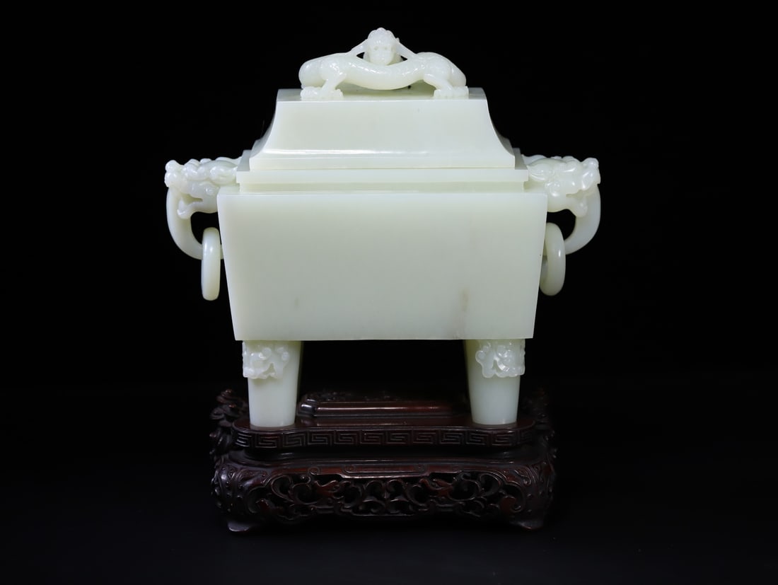 A Exquisite Hotan Jade Dragon Ears Censer: A Exquisite Hotan Jade Dragon Ears Censer,Qing Dynasty, China,Size:6.5inx3inx5.7in,Weight:910g 和田玉龙耳炉,中国清代