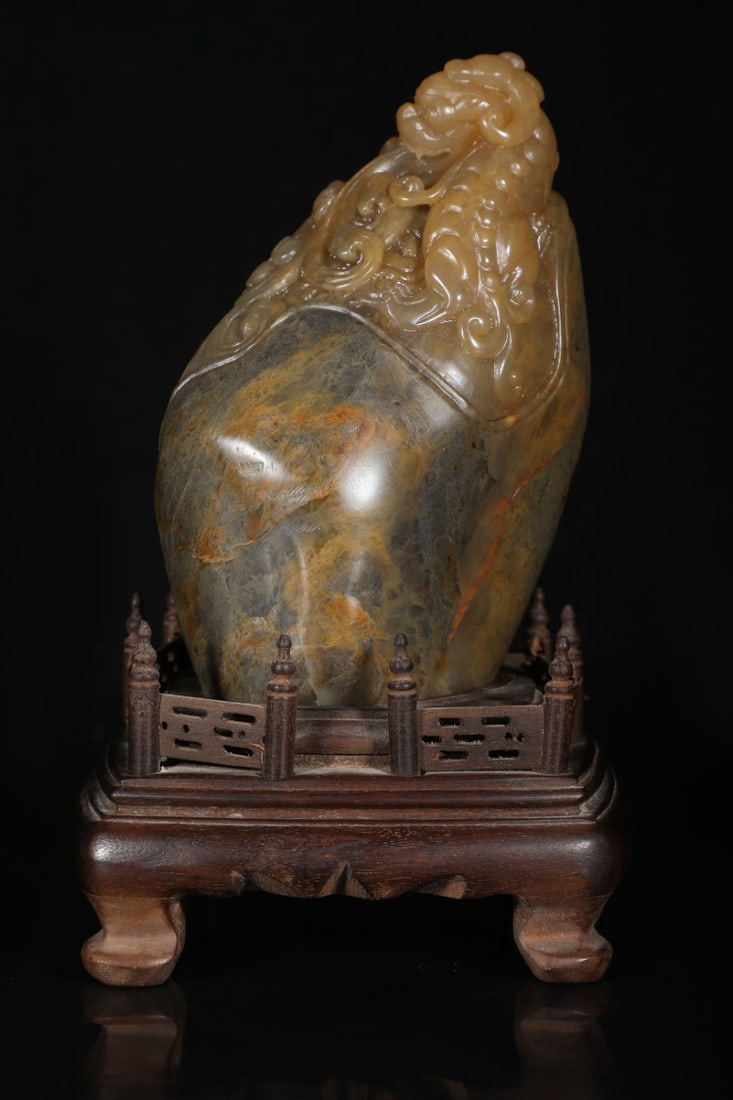 A Exquisite Shoushan Stone Ornament: A Exquisite Shoushan Stone Ornament,Qing Dynasty, China,Size:8.5xx5.3in,Weight:833g 寿山石摆件,中国清代