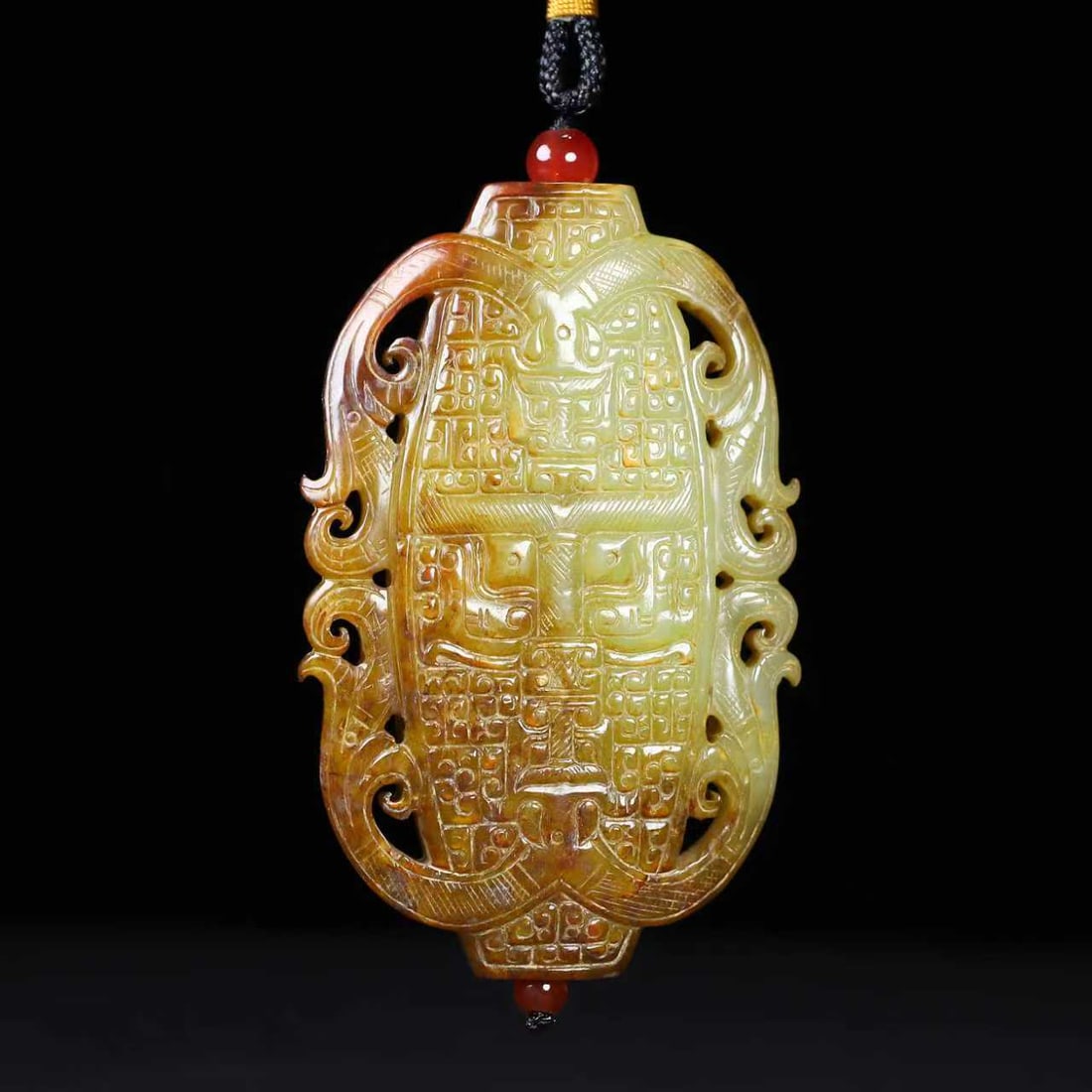 A Exquisite Hotan Jade Beast-Face Pattern jade pendant: A Exquisite Hotan Jade Cup,Han Dynasty,China,Size:3.5inx2.4inx0.5in,Weight:123g 和田玉兽面纹玉佩,中国汉代