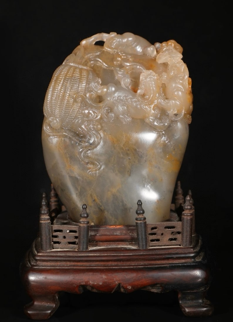 A Exquisite Shoushan Stone Dragon Pattern Ornament: A Exquisite Shoushan Stone Dragon Pattern Ornament,Qing Dynasty, China,Size:8.5xx4.1in,Weight:726g 寿山石龙纹摆件,中国清代