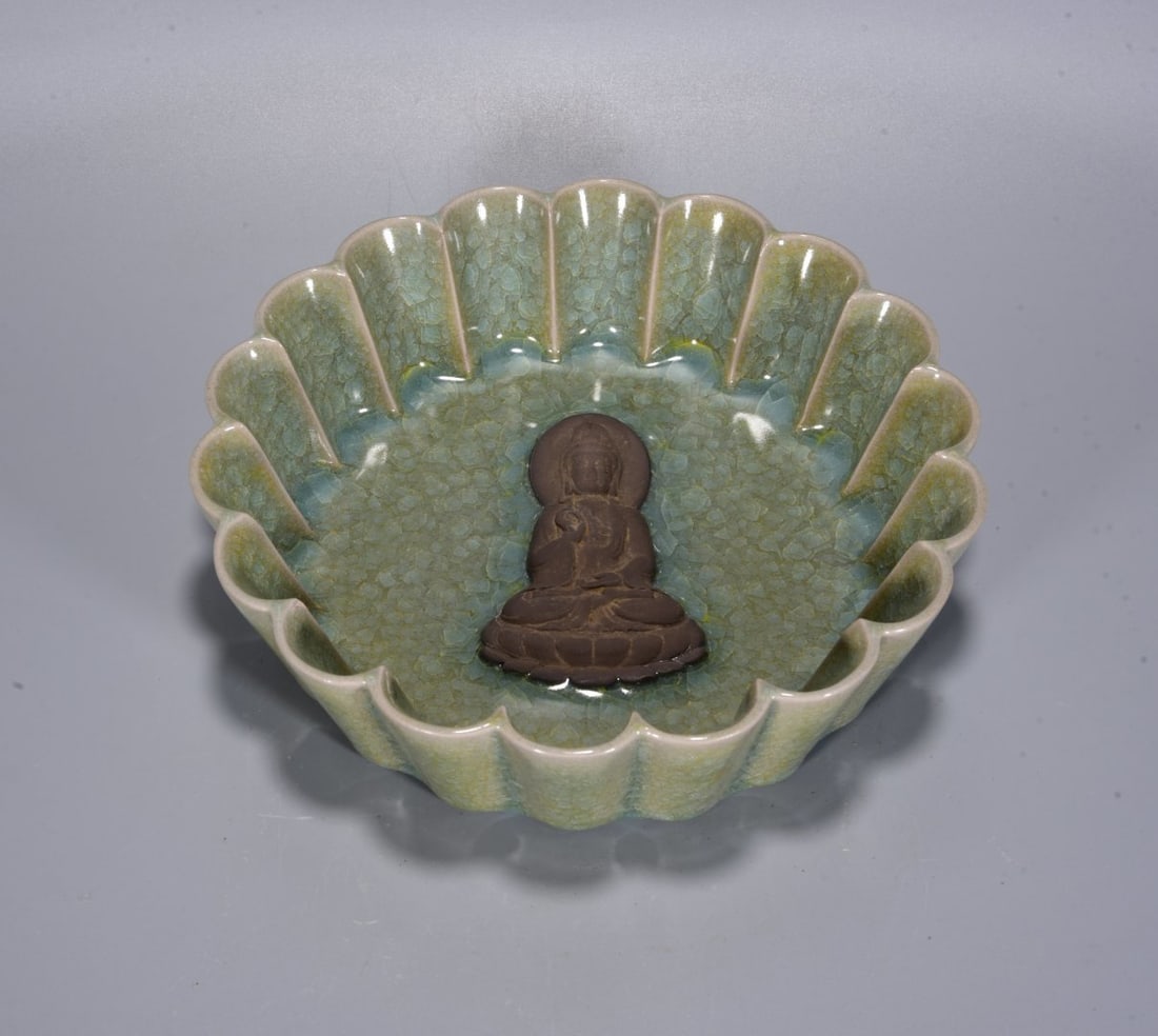 A Rare Ru yao Buddha Statue Gourd-Shaped Plate: A Rare Ru yao Buddha Statue Gourd-Shaped Plate,Song Dynasty, China,Size:2.4inx8.3in 汝窑佛像瓜棱盘,中国宋代