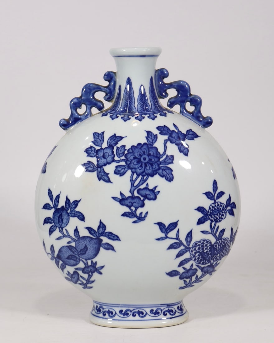 A Exquisite Blue and White Flower Pattern Vase - 3