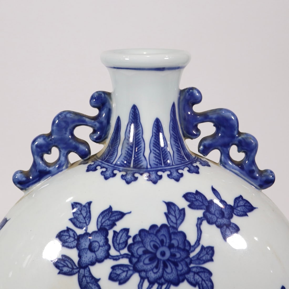 A Exquisite Blue and White Flower Pattern Vase - 5