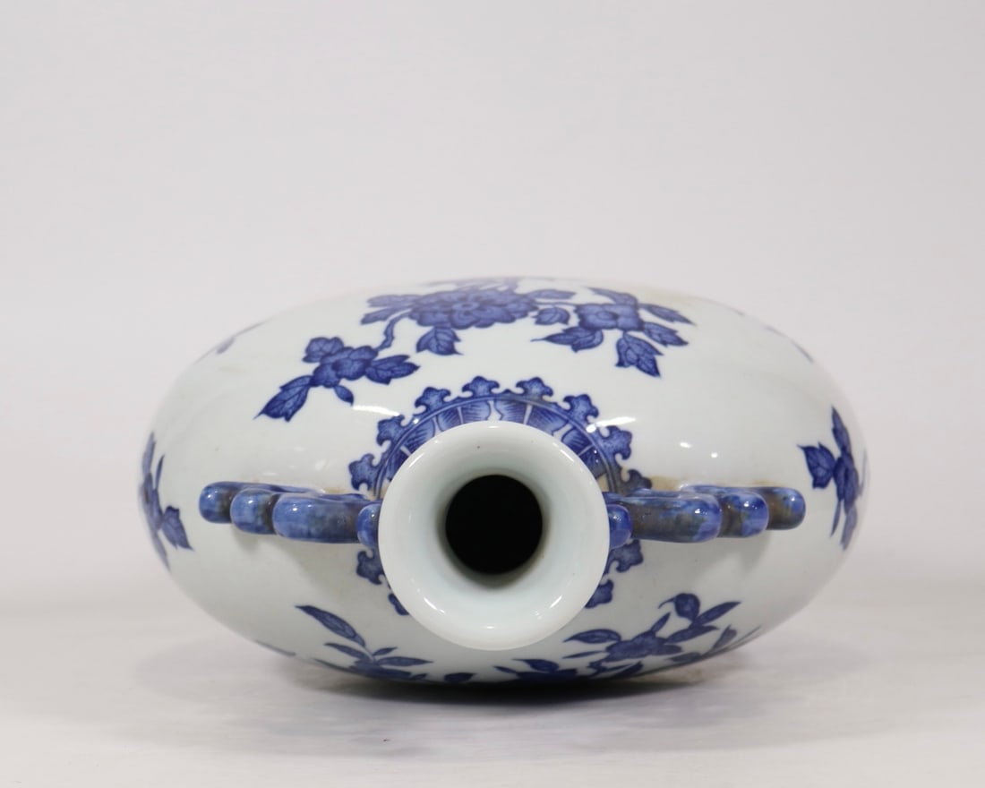 A Exquisite Blue and White Flower Pattern Vase - 8