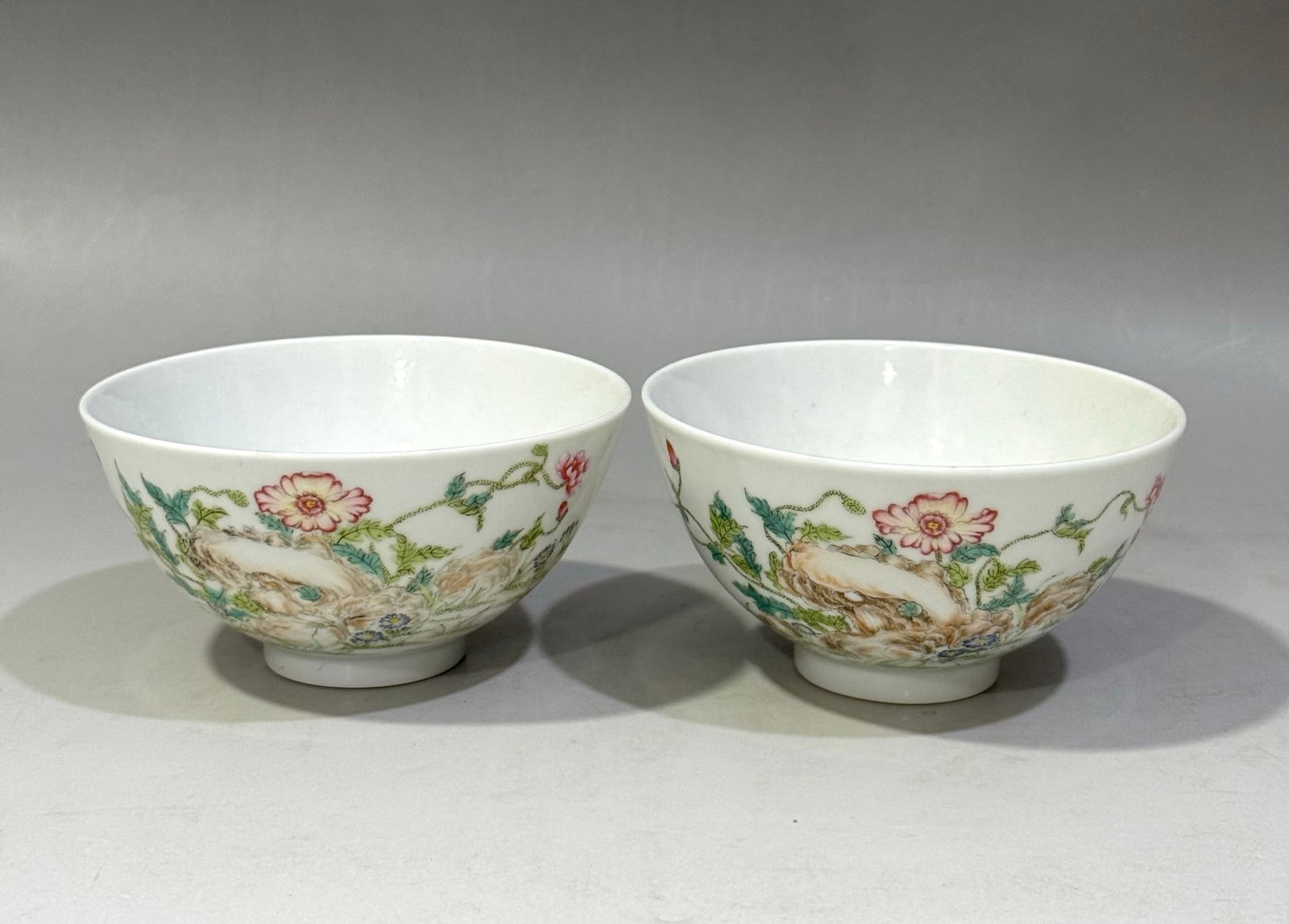 A Pair of Exquisite Famille-Rose Flower Pattern Bowl (1 of 9)