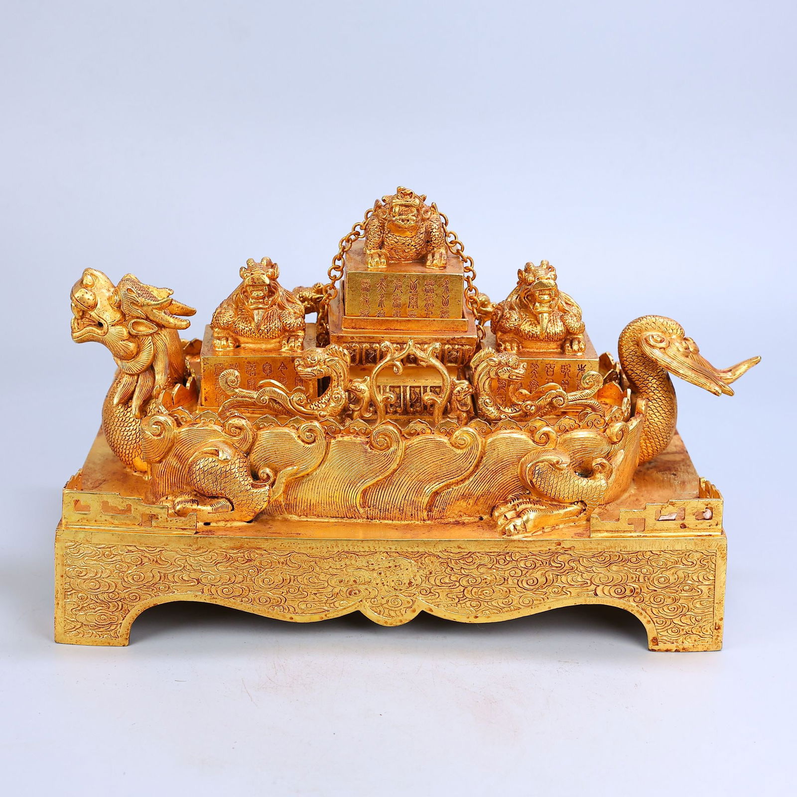 A Set of Exquisite Bronze Gilt Carved Dragon Seal: A Set of Exquisite Bronze Gilt Carved Dragon Seal,Qing Dynasty, China,Qianlong Four-character Mark,Size:8.7inx13in,Weight:11345g 