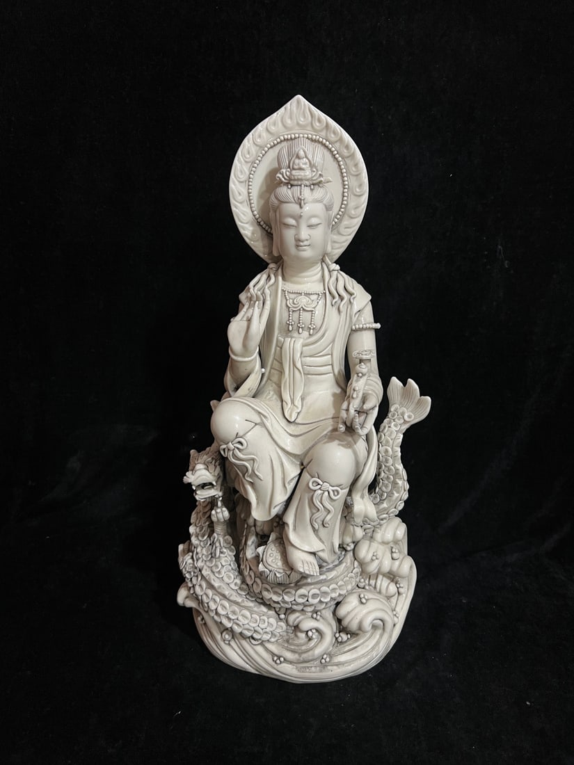 A Exquisite Blan De Chine Guanyin Ornament: A Exquisite Blan De Chine Guanyin Ornament,Ming Dynasty, China,With Mark,Size:18.5in 德化瓷观音摆件,中国明代,带款