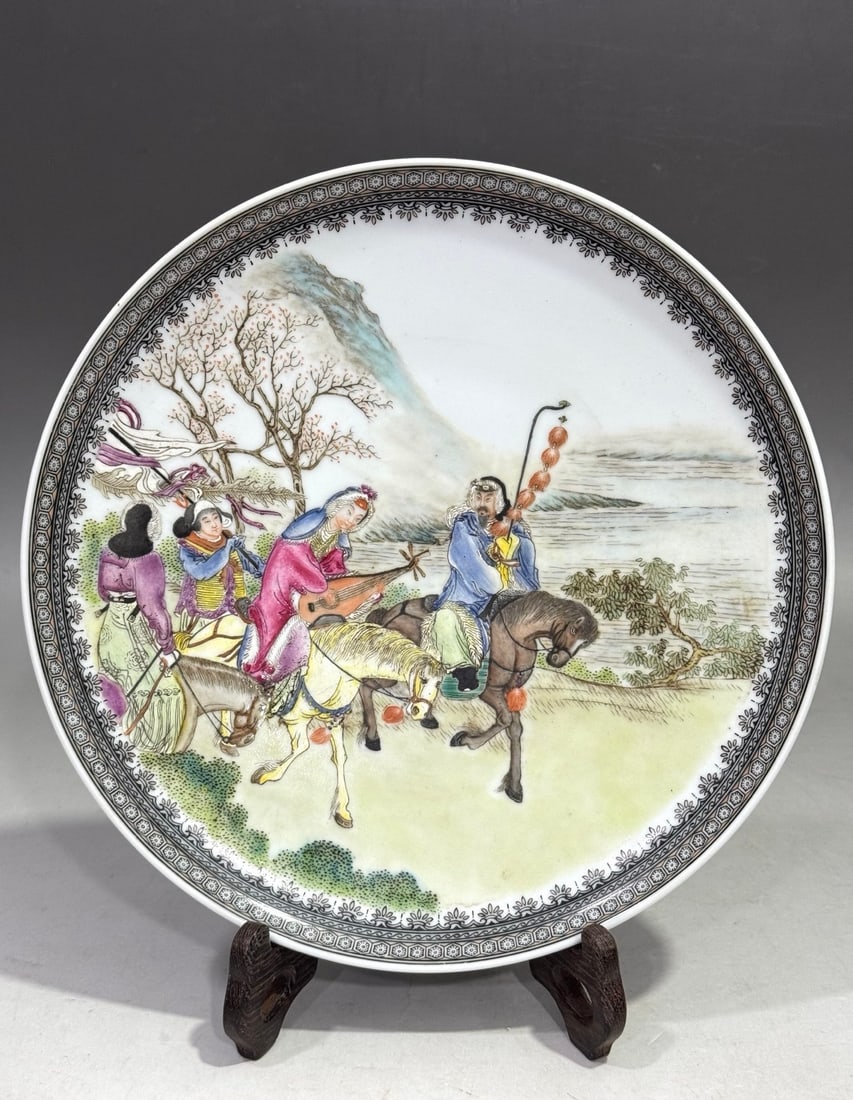 A Exquisite Famille-Rose Figure Pattern Plate: A Exquisite Famille-Rose Figure Pattern Plate,Republic of China,With Mark,Size:8.7in 粉彩人物纹盘,民国,带款