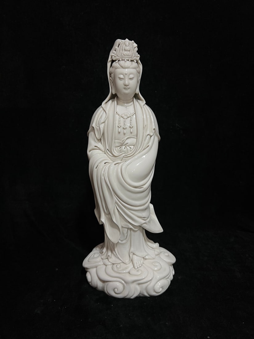 A Exquisite Blan De Chine Guanyin Ornament: A Exquisite Blan De Chine Guanyin Ornament,Ming Dynasty, China,With Mark,Size:16.9in 德化瓷观音摆件,中国明代,带款