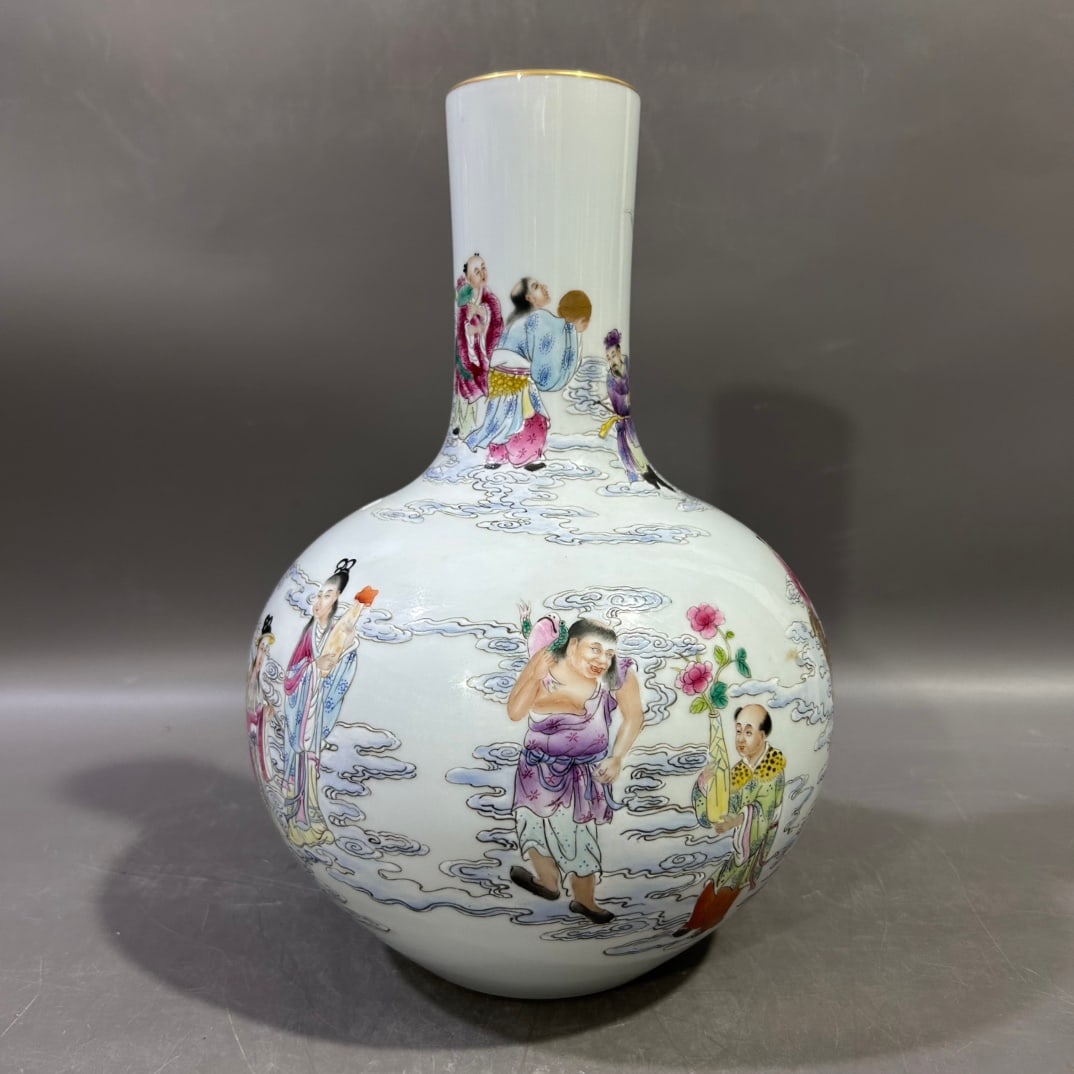 A Exquisite Famille-Rose Figures Pattern Vase: A Exquisite Famille-Rose Figures Pattern Vase,Qing Dynasty, China ,Yongzheng Six-character Mark,Size:7.1inx12.6in 粉彩人物纹瓶,中国清代 ,