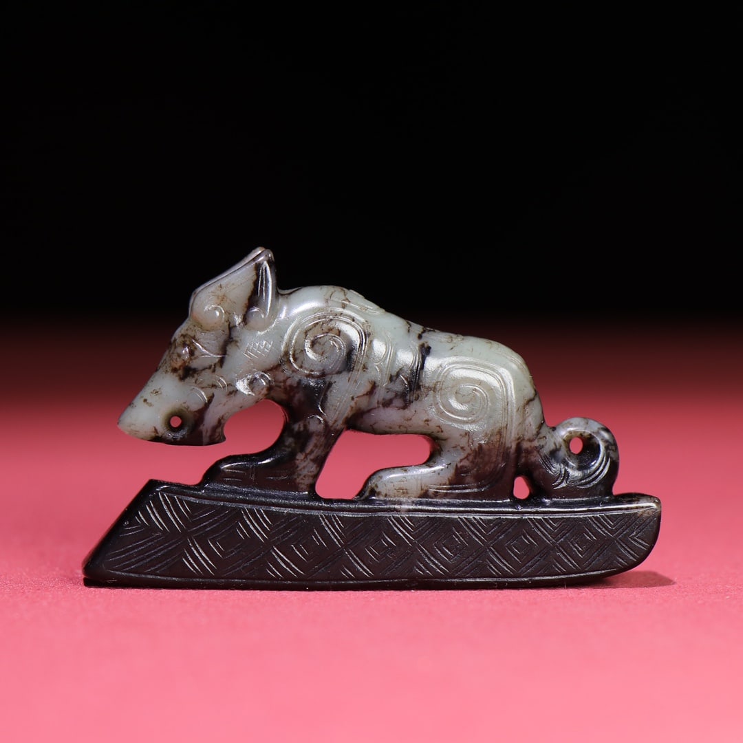 A Exquisite Hetian Jade Tiger Ornament (1 of 8)