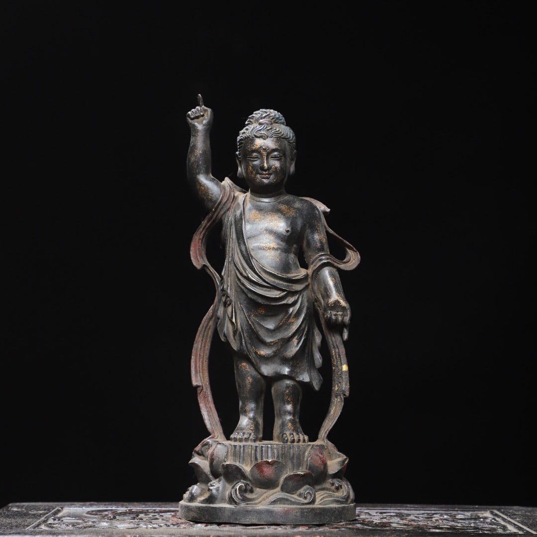 A Exquisite Gold Overlaid Bronze Buddha Statue Ornament: A Exquisite Gold Overlaid Bronze Buddha Statue Ornament,Qing Dynasty, China,Size:31x12x4.7in,Weight:2050g 铜拓金佛像摆件,中国清代