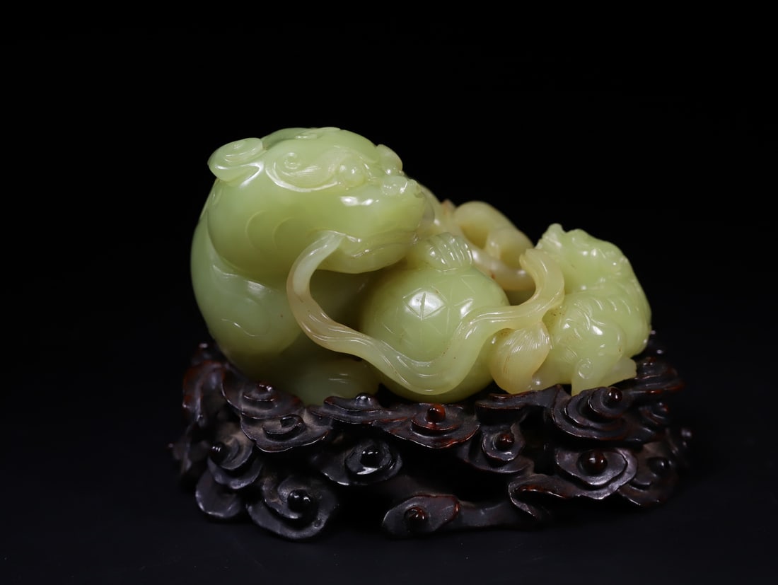 A Exquisite Hotan Yellow Jade Lion Ornament: A Exquisite Hotan Yellow Jade Lion Ornament,Qing Dynasty, China,Size:3.4inx2.6inx2.1in,Weight:310g 和田黄玉狮摆件,中国清代
