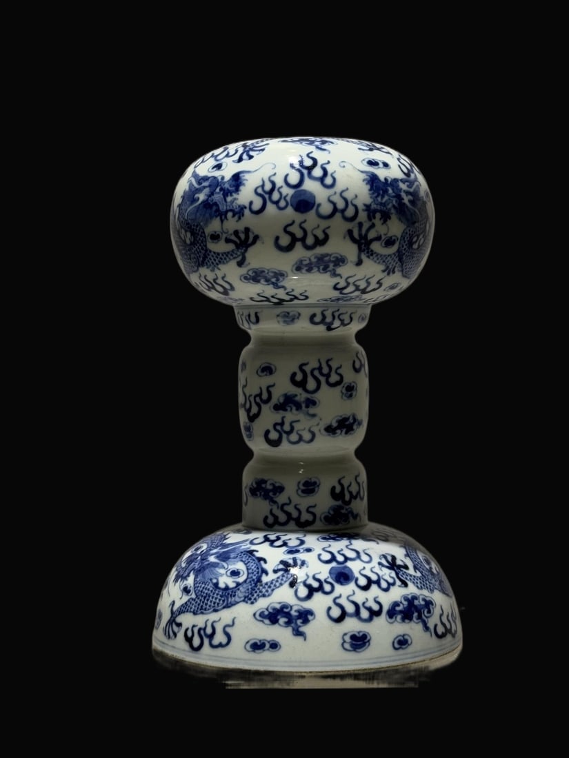 A Exquisite Blue and White Dragon Pattern Hatstand: A Exquisite Blue and White Dragon Pattern Hatstand,Qing Dynasty, China,Size:8.9in 青花龙纹官帽架,中国清代