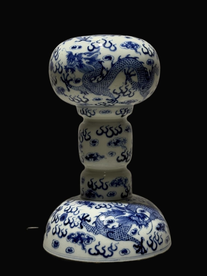 A Exquisite Blue and White Dragon Pattern Hatstand - 2