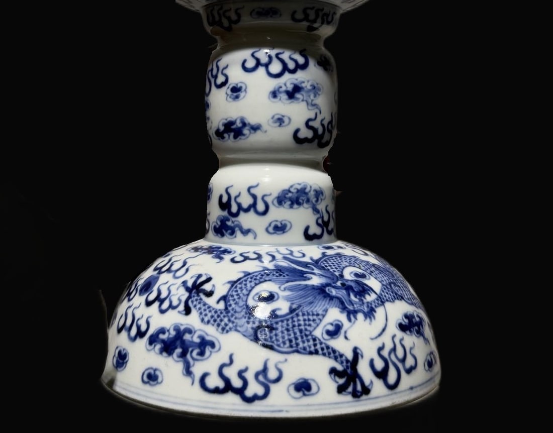 A Exquisite Blue and White Dragon Pattern Hatstand - 3