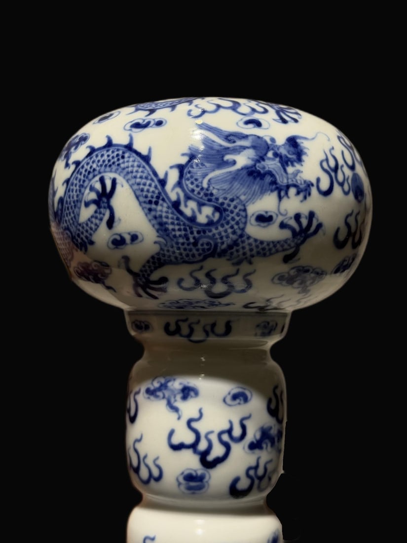 A Exquisite Blue and White Dragon Pattern Hatstand - 6