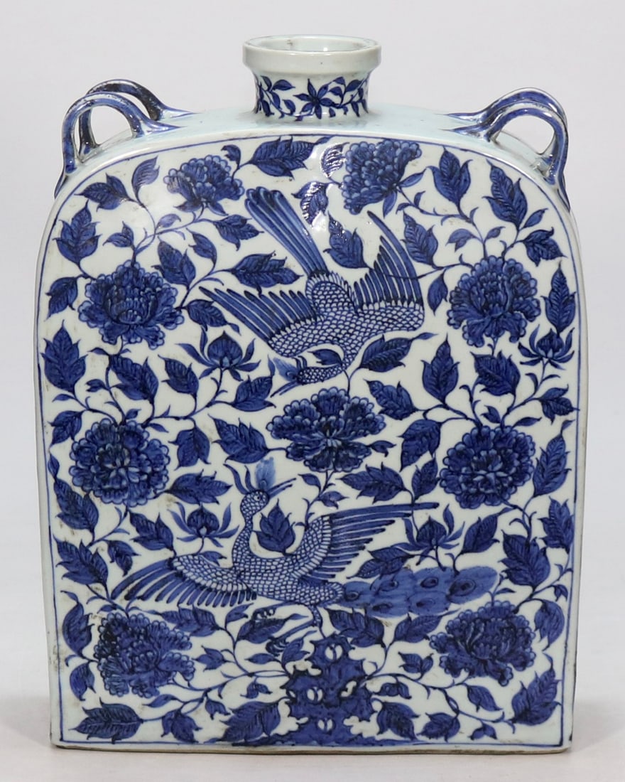A Exquisite Blue and White Phoenix Pattern Vase: A Exquisite Blue and White Phoenix Pattern Vase,Yuan Dynasty, China,Size:14.6inx11in 青花凤纹瓶,中国元代