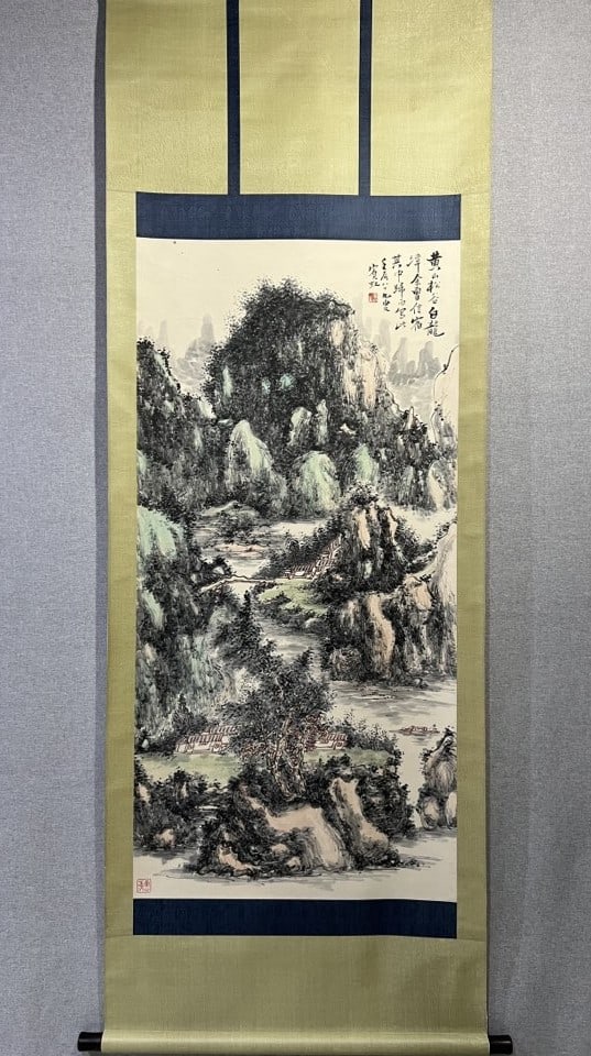 A Chinese Vertical Scroll Ink Landscape Painting on Paper: A Chinese Vertical Scroll Ink Landscape Painting on Paper,Modern Time of China,Huang Binhong,Size:54.3inx26.8in(Without frame) 一幅中国水墨纸本山&