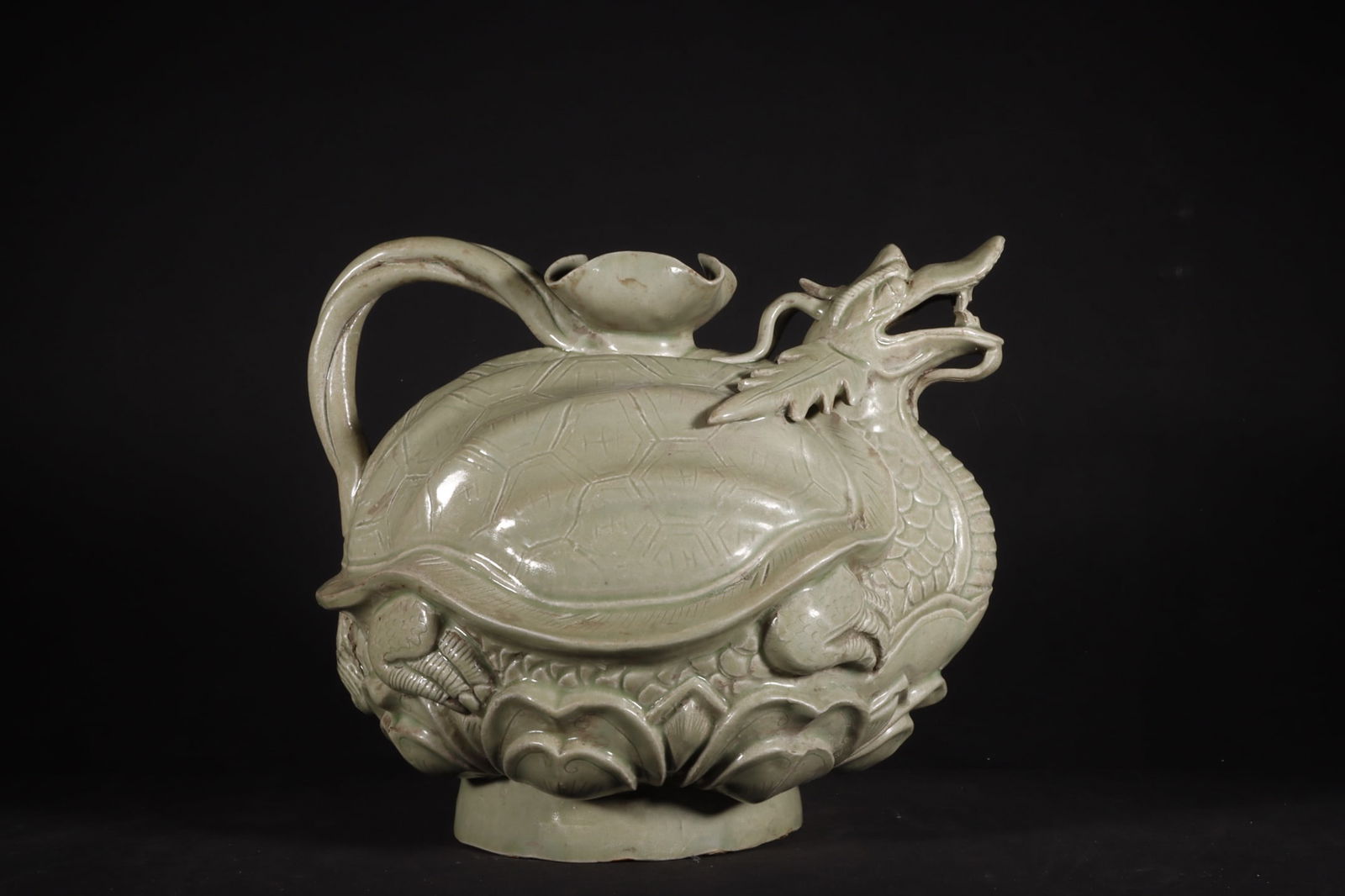 A Exquisite Yue Kiln Celadon Dragon-Head Ewer (1 of 9)