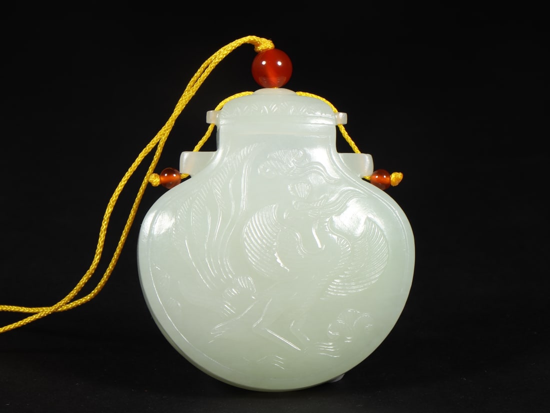 A Exquisite Hetian Jade Phoenix Pattern Incense Pouch: A Exquisite Hetian Jade Phoenix Pattern Incense Pouch,Qing Dynasty,China,Size:2.4inx2.2inx0.7in,Weight:54g 