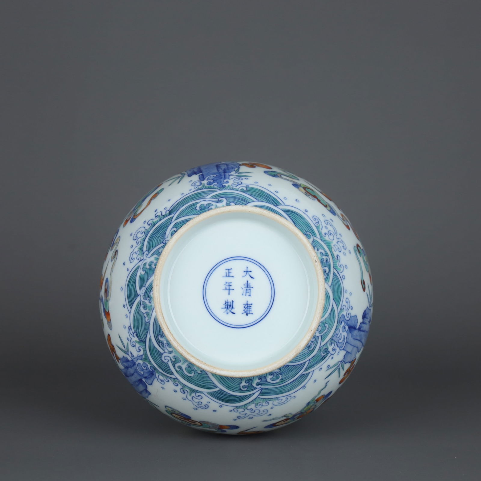 A Exquisite Doucai Auspicious Cloud Bats Pattern Vase - 9