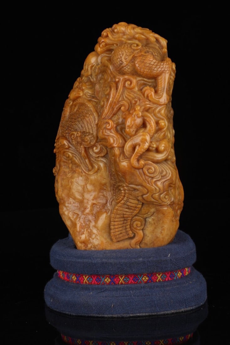 A Exquisite Tianhuang Stone Dragon Pattern Ornament: A Exquisite Tianhuang Stone Dragon Pattern Ornament,Qing Dynasty, China,Size:19x10x3.9in,Weight:2222g 田黄石龙纹摆件,中国清代