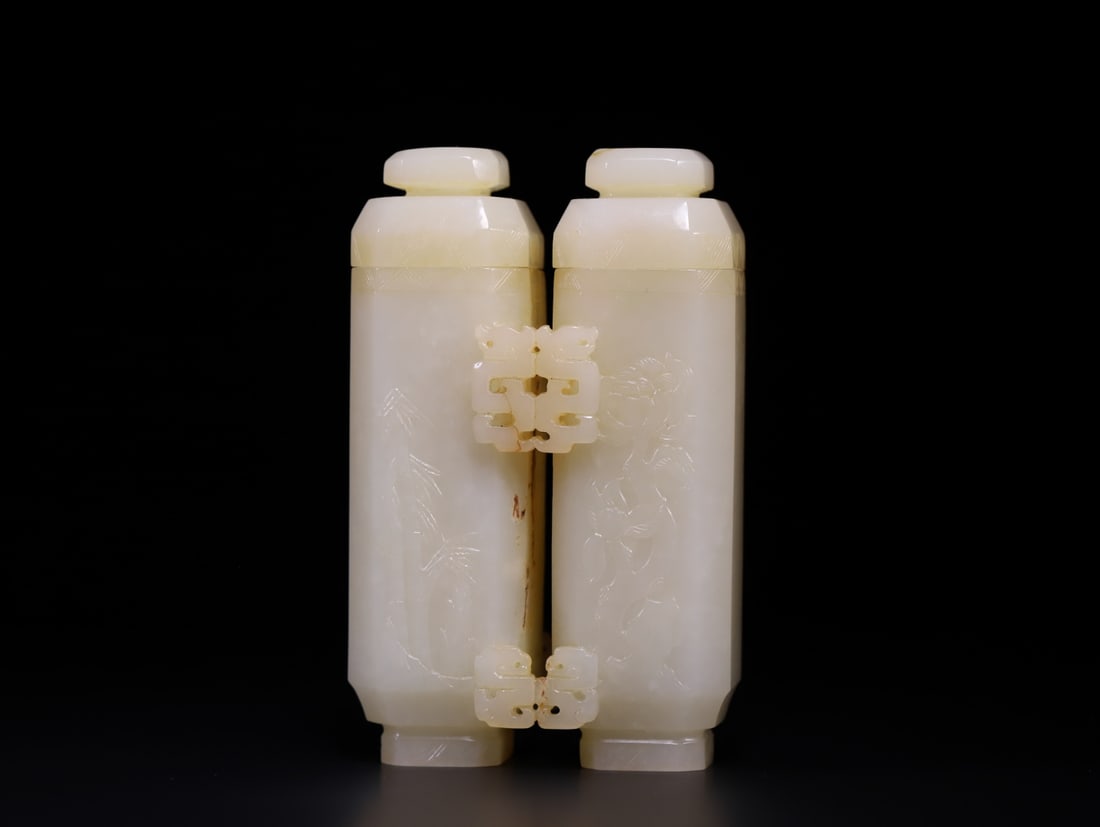 A Exquisite Hotan Jade Lotus Pattern Vase: A Exquisite Hotan Jade Lotus Pattern Vase,Qing Dynasty, China,Size:2.6inx1.2inx4.1in,Weight:300g 和田玉荷花纹瓶,中国清代