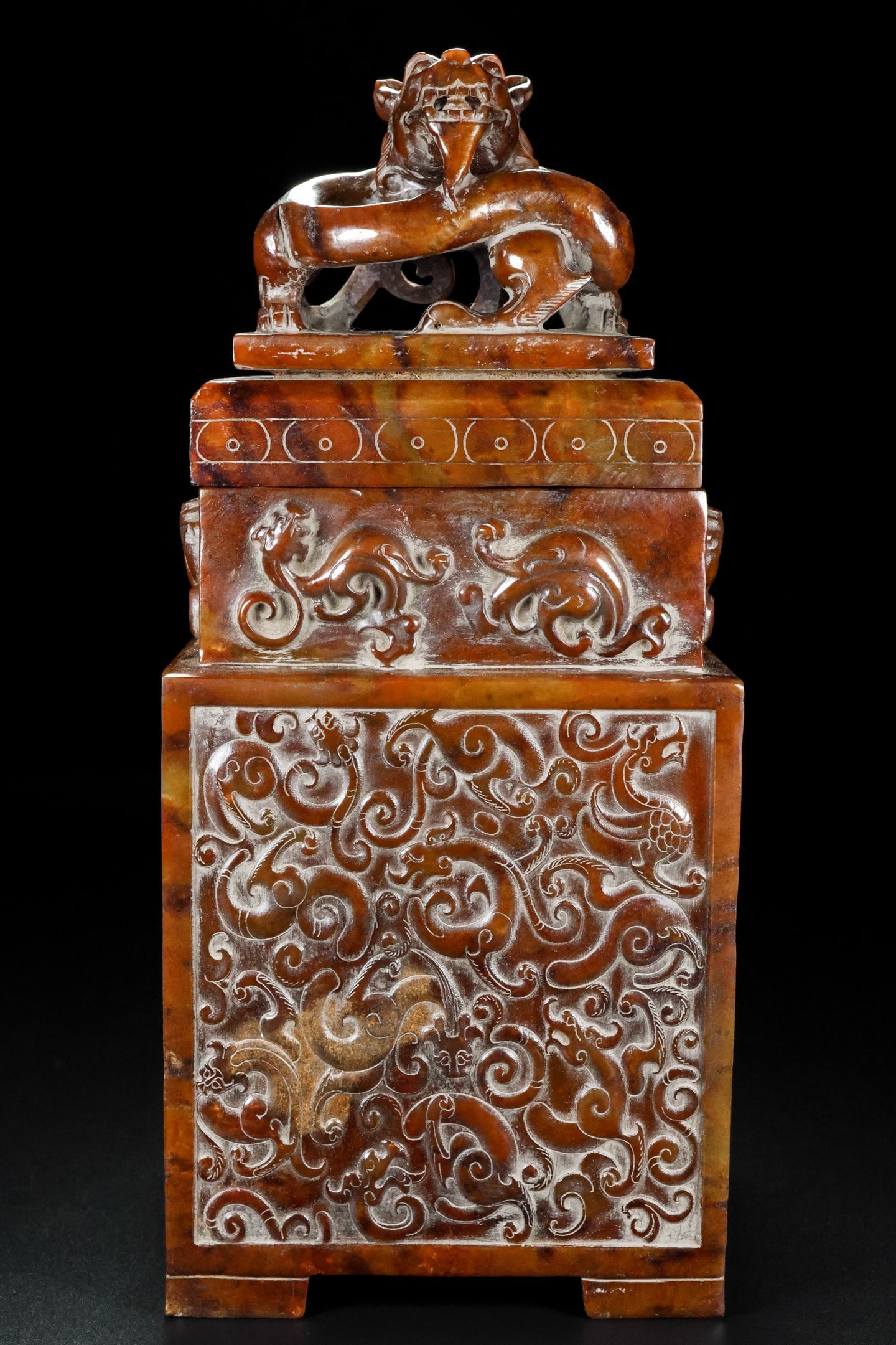 A Exquisite Hotan Jade Dragon Pattern BBuffalo: A Exquisite Hotan Jade Dragon Pattern BBuffalo,Han Dynasty, China 和田玉龙纹盒,中国汉代