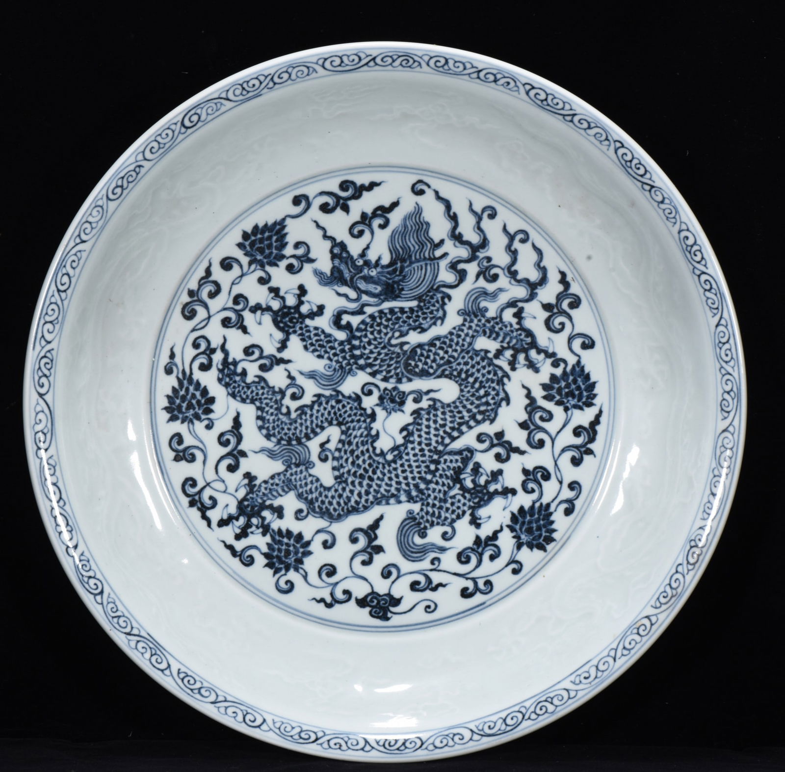 A Rare Blue and White Dragon Pattern Plate (1 of 9)