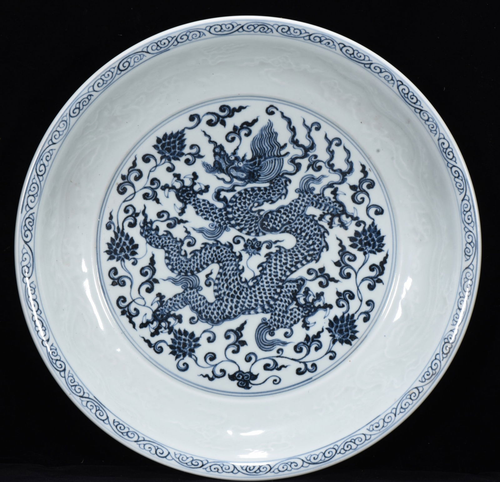 A Rare Blue and White Dragon Pattern Plate - 2