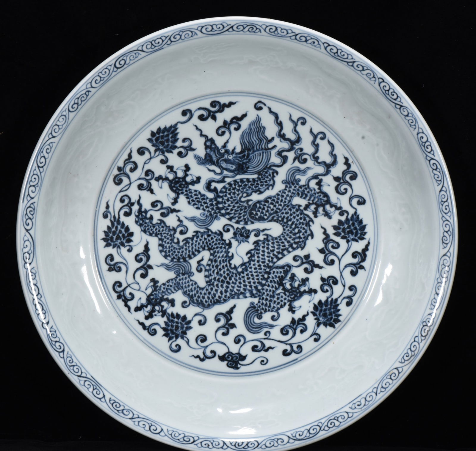 A Rare Blue and White Dragon Pattern Plate - 3