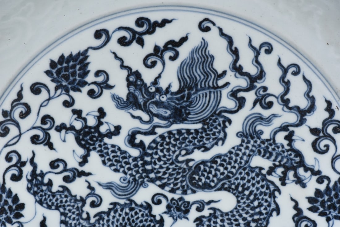 A Rare Blue and White Dragon Pattern Plate - 7