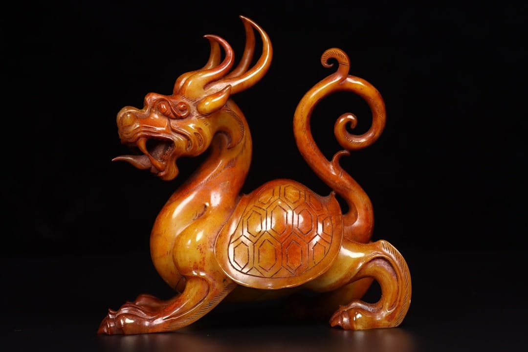 A Exquisite Hotan Jade Dragon Ornament: A Exquisite Hotan Jade Dragon Ornament,Han Dynasty, China,Size:5.1inx2.6inx5.3in,Weight:657g 和田玉龙摆件,中国汉代