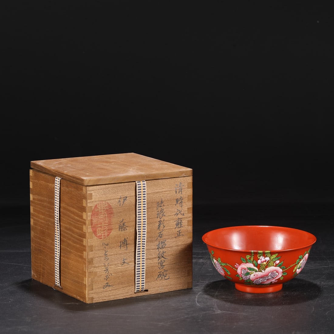 A Exquisite Enamel Flower and Fruit Pattern Bowl: A Exquisite Enamel Flower and Fruit Pattern Bowl.Qing Dynasty, China.Size:3inx5.9in 珐琅彩花果纹碗,中国清代