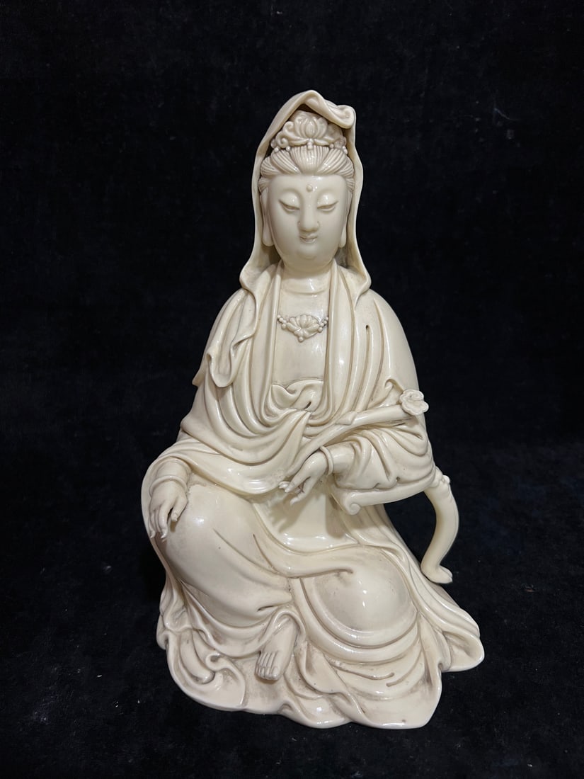 A Exquisite Blan De Chine Guanyin Ornament (1 of 8)
