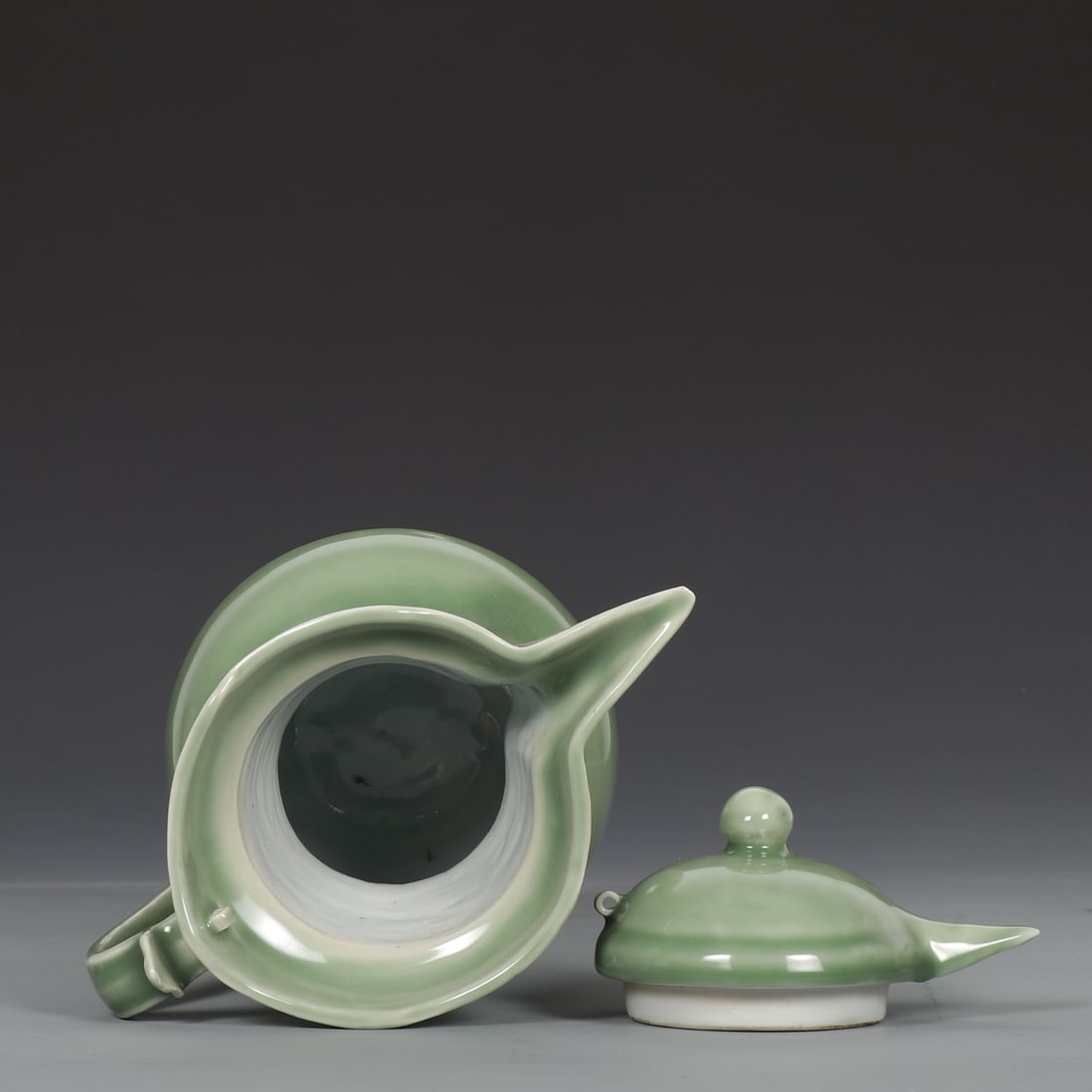 A Exquisite Green Glazed Ewer - 7