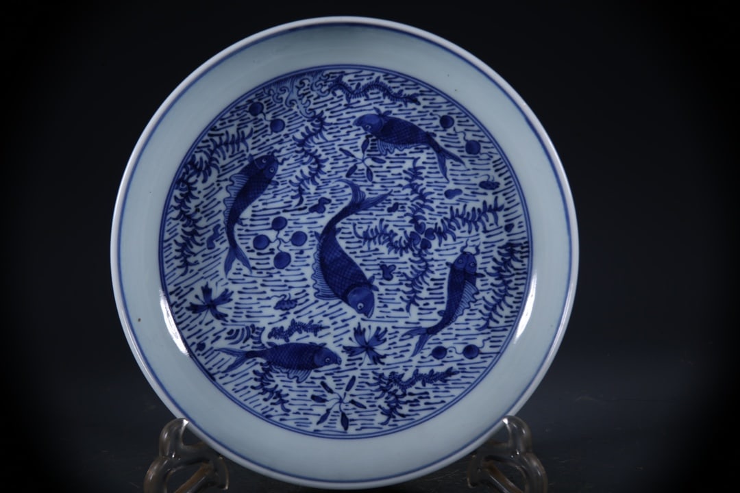 Blue and White Fish and Lotus Pattern Plate: Blue and White Fish and Lotus Pattern Plate,Ming Dynasty, China,Longqing Six-character Mark,Size:2.2inx8.7in 青花鱼藻纹盘,中国明代,隆&