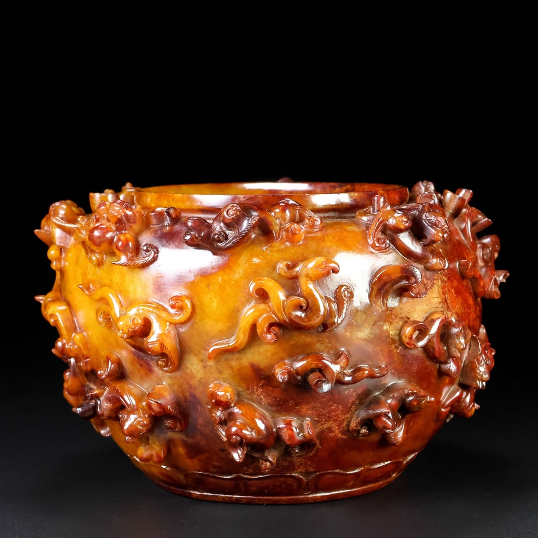 A Exquisite Hetian Jade Dragon Pattern Vat: A Exquisite Hetian Jade Dragon Pattern Vat,Han Dynasty, China,With Mark,Size:6.3inx6.3inx3.9in,Weight:1380g 和田玉龙缸,中国汉代,带款