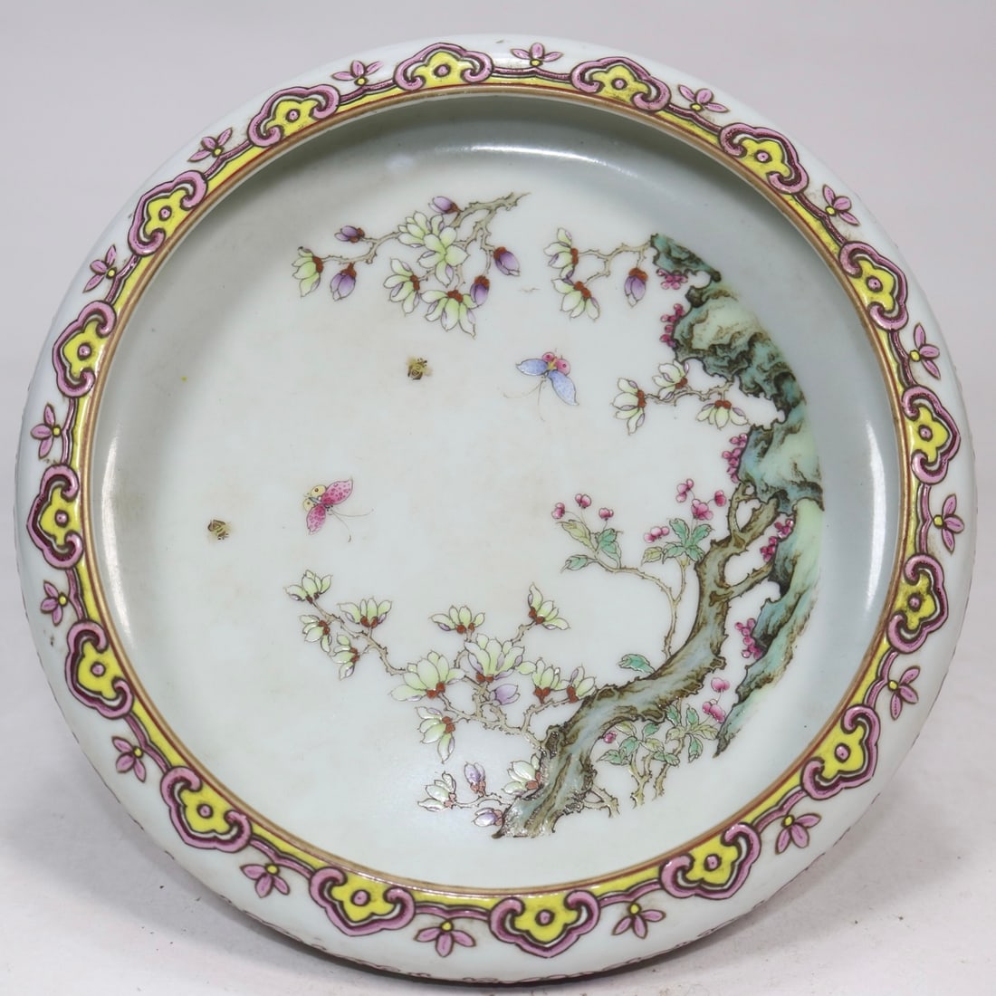 A Exquisite Famille-Rose Flower Pattern Brush Washer: A Exquisite Famille-Rose Flower Pattern Brush Washer,Qing Dynasty, China,Qianlong Six-character Mark,Size:2inx6.7in 