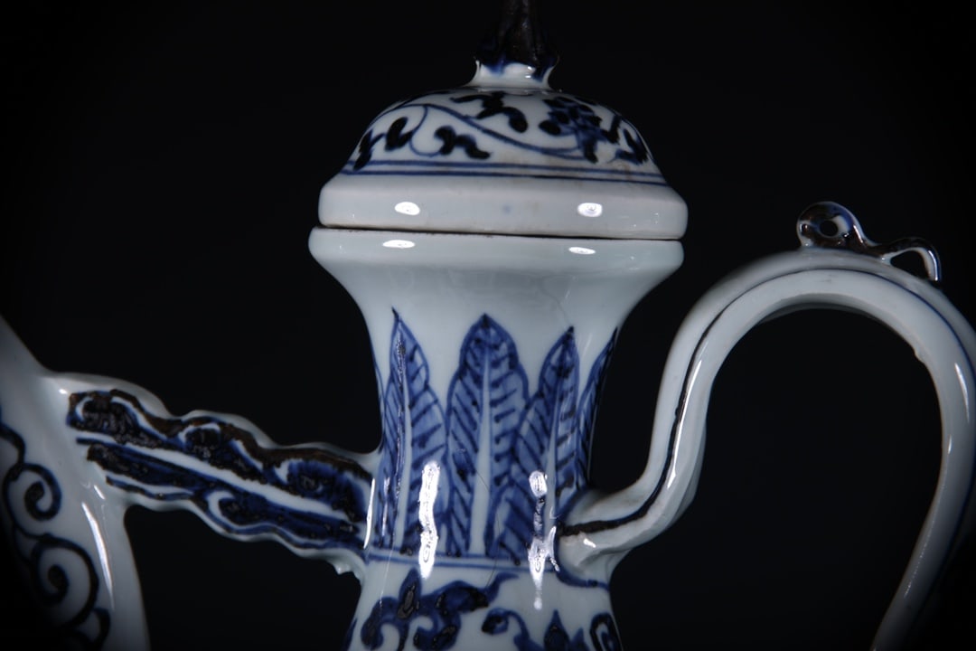 Blue and White Flower Pattern Ewer - 2