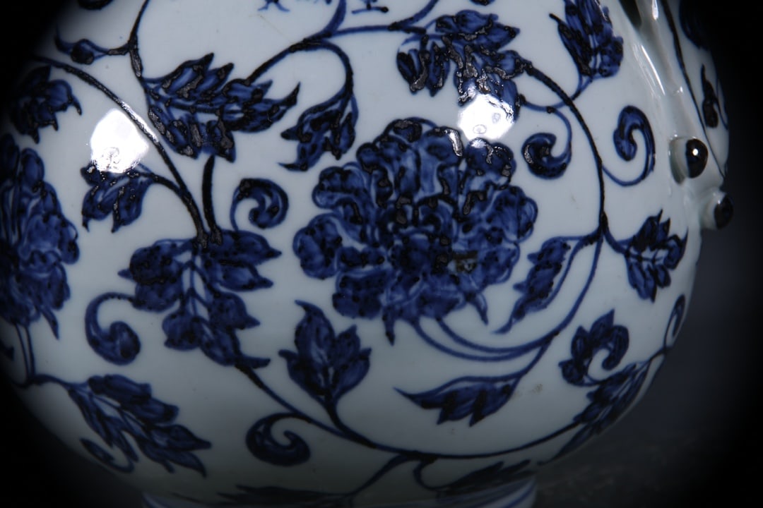 Blue and White Flower Pattern Ewer - 4