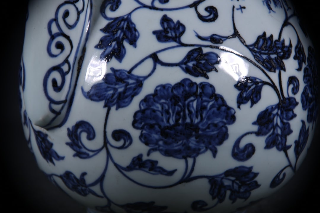 Blue and White Flower Pattern Ewer - 5