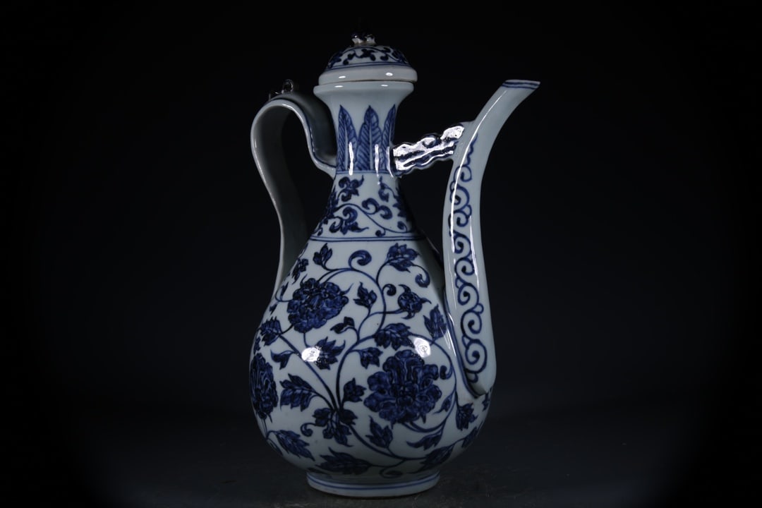 Blue and White Flower Pattern Ewer - 6