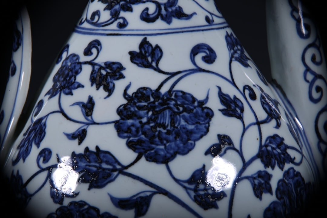 Blue and White Flower Pattern Ewer - 7