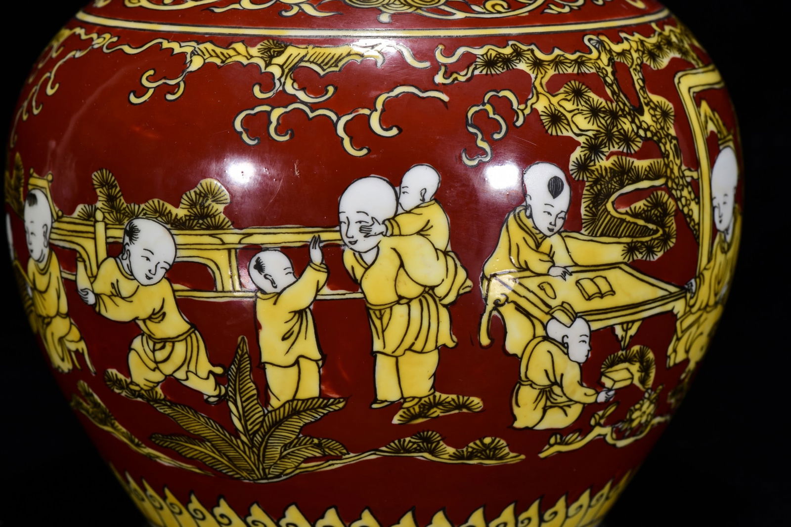 A Rare Plain Color Figures Pattern Jar - 6