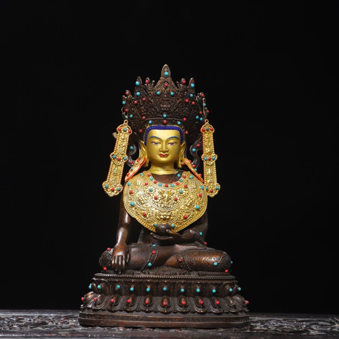 A Exquisite Bronze Painted Color Buddha Statue Ornament: A Exquisite Bronze Painted Color Buddha Statue Ornament,Qing Dynasty, China,Size:23x15x3.9in,Weight:1200g 铜描彩佛像摆件,中国清代