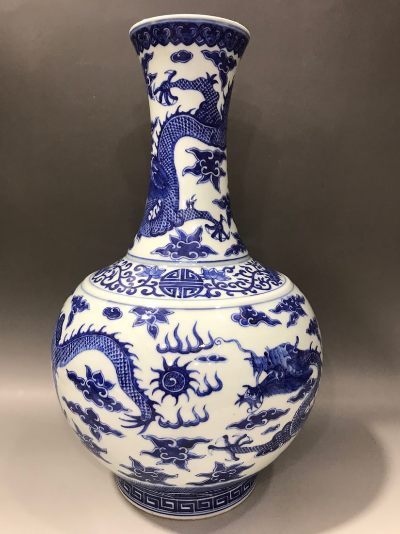 A Exquisite Blue and White Dragon Pattern Vase - 3