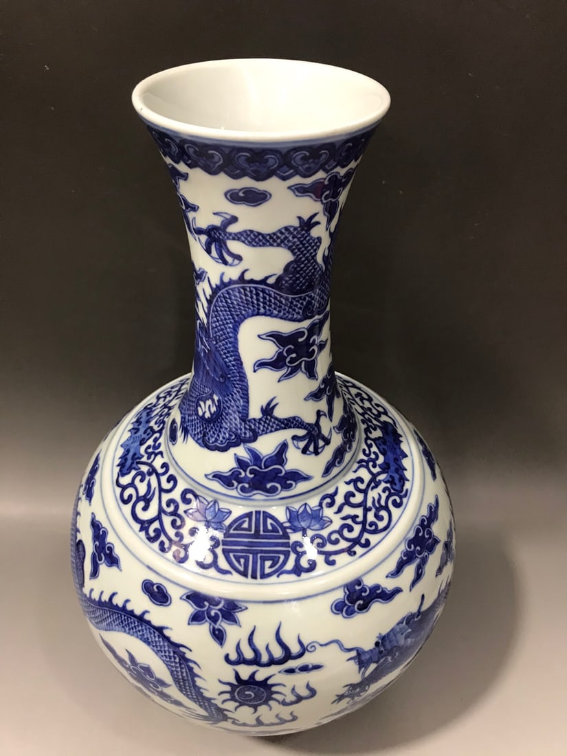 A Exquisite Blue and White Dragon Pattern Vase - 5